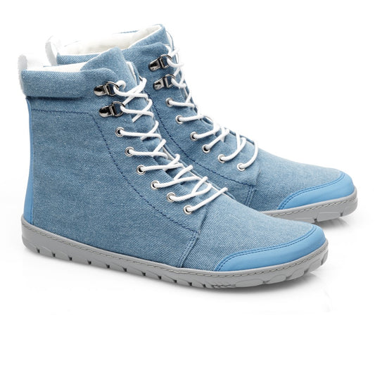 Inspiriert von zeitloser, sonnendurchfluteter Ästhetik verbinden die QICE Light Jeans von ZAQQ mühelosen Stil mit umweltfreundlichen Materialien. Diese sorgfältig designten Jeans zeichnen sich durch perfekt platzierte Details für einen tadellosen Look aus. Der fließende Schnitt strahlt das ganze Jahr über Komfort und Entspannung in Ihre Garderobe.
Die helle Waschung der QICE Jeans passt nahtlos zu einer maßgeschneiderten Passform, ideal für alles vom Morgenspaziergang bis zum geselligen Abend.