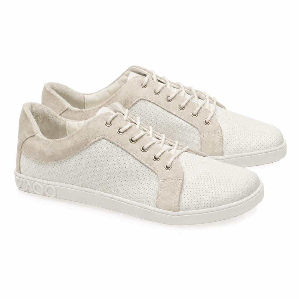 Vi presenterar QORE Low White Sneaker från ZAQQ: eleganta vita fritidsskor med beige accenter och vita skosnören. Dessa sneakers i högkvalitativt nappaläder med perforerad textur kännetecknas av en barfotasko-inspirerad design och har en ljus sula som erbjuder oöverträffad komfort och stil.