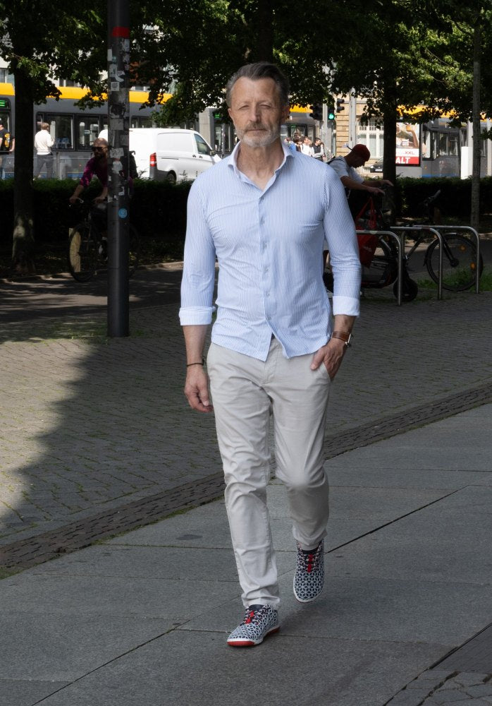 Abeq grå röd