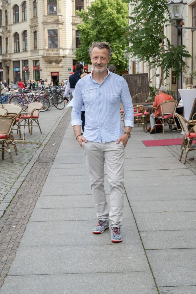 Abeq grå röd